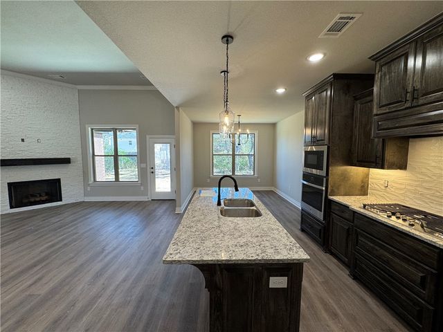 2105 N Dagan Street, Siloam Springs, AR 72761