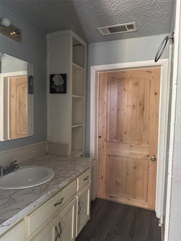 1040 SW 49 Street, Oklahoma City, OK 73109