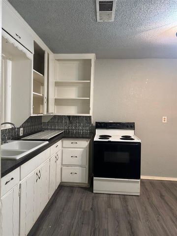 1040 SW 49 Street, Oklahoma City, OK 73109