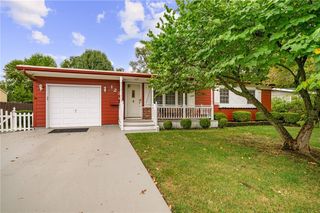 123 Meadowbrook Drive, Gardner, KS 66030