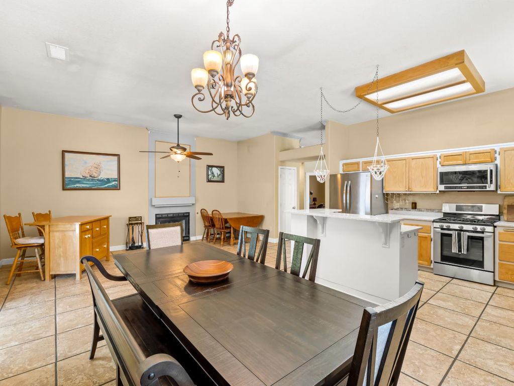 Image 11 of property listing at 1676 Riverglen Way, Coalinga, CA 93210
