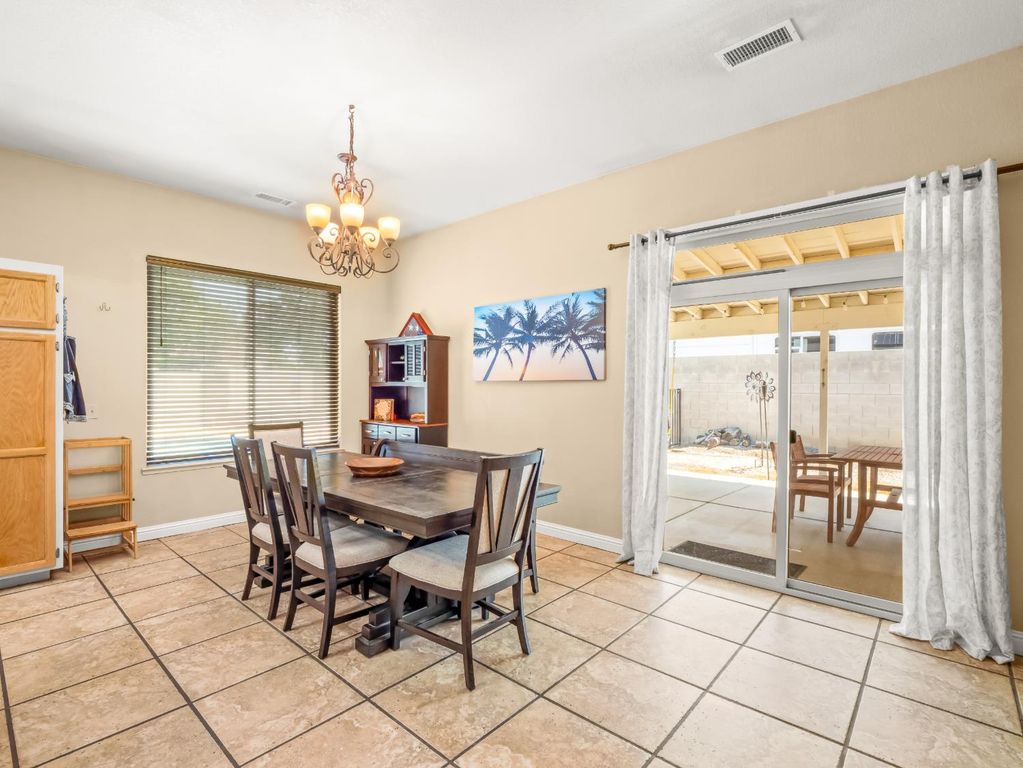 Image 12 of property listing at 1676 Riverglen Way, Coalinga, CA 93210