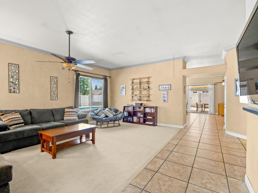 Image 3 of property listing at 1676 Riverglen Way, Coalinga, CA 93210