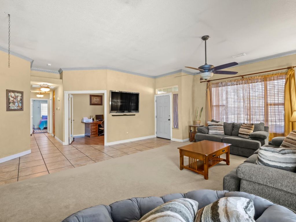 Image 4 of property listing at 1676 Riverglen Way, Coalinga, CA 93210