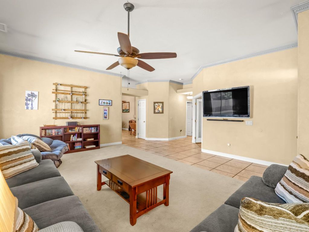 Image 5 of property listing at 1676 Riverglen Way, Coalinga, CA 93210