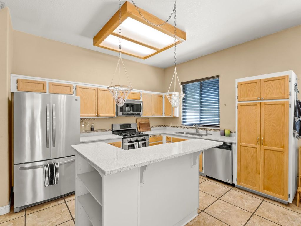 Image 7 of property listing at 1676 Riverglen Way, Coalinga, CA 93210