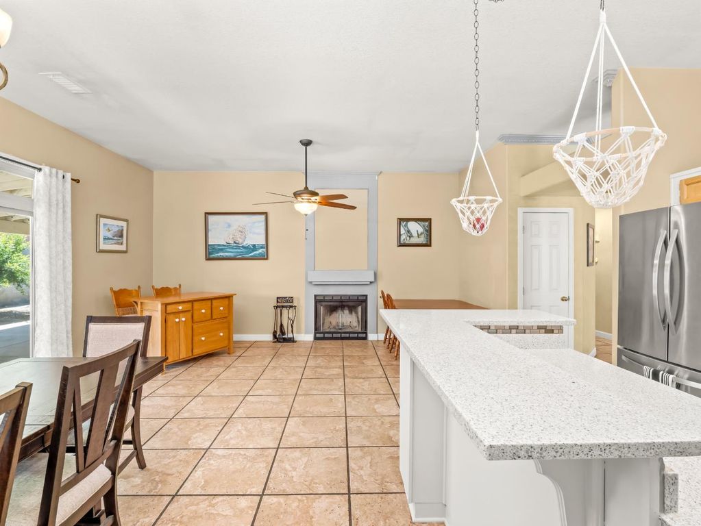 Image 9 of property listing at 1676 Riverglen Way, Coalinga, CA 93210