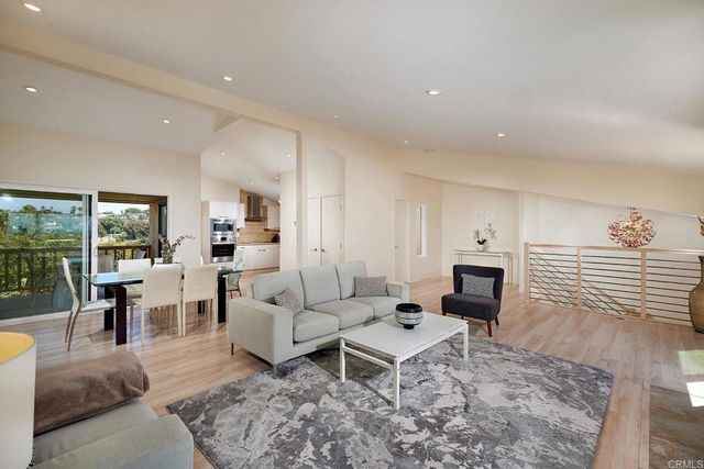 561 S Sierra Avenue 34, Solana Beach, CA 92075