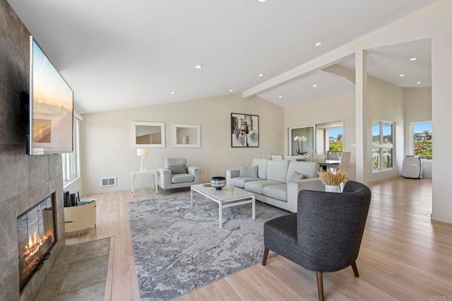 561 S Sierra Avenue 34, Solana Beach, CA 92075