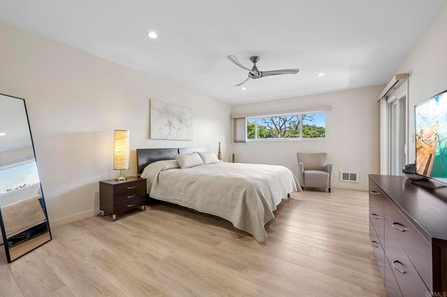 561 S Sierra Avenue 34, Solana Beach, CA 92075