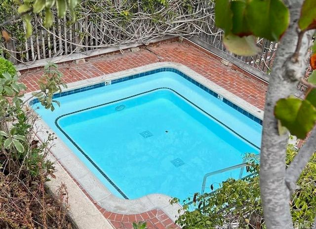 561 S Sierra Avenue 34, Solana Beach, CA 92075