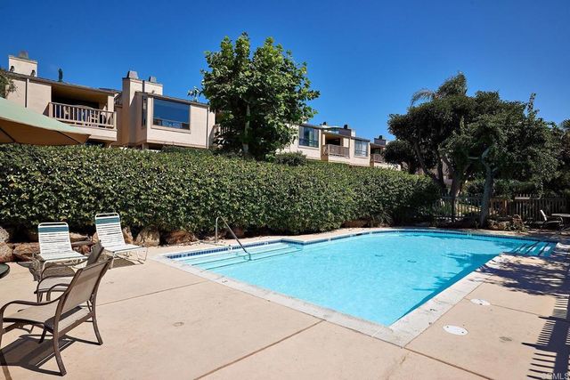 561 S Sierra Avenue 34, Solana Beach, CA 92075