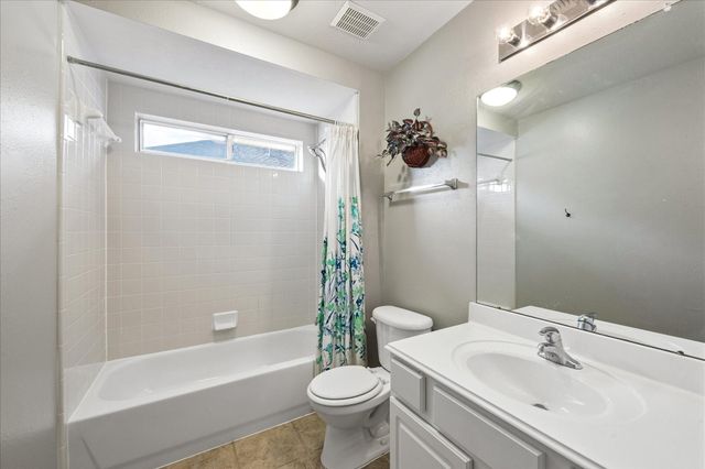 415 Willow Pointe Drive, League City, TX 77573