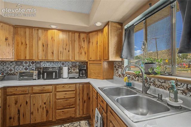 1702 N 8th Street, Canon City, CO 81212