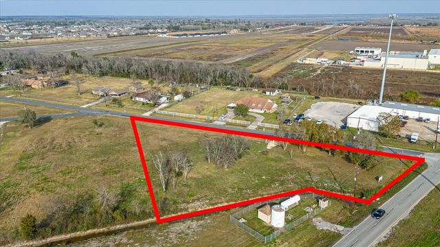 8411 Meadowlark Drive, Baytown, TX 77523