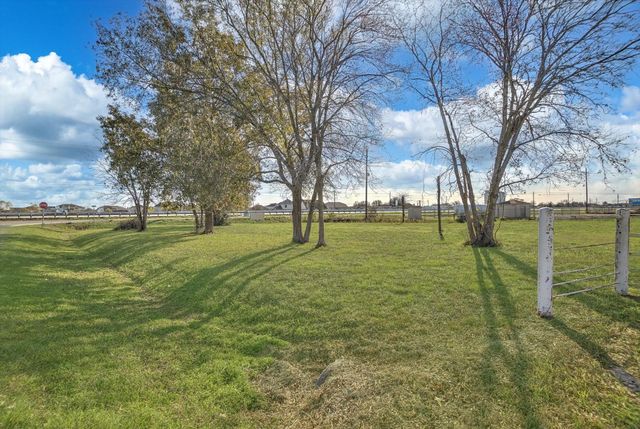 8411 Meadowlark Drive, Baytown, TX 77523