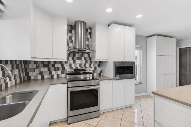 2388 Zeder Avenue, Delray Beach, FL 33444