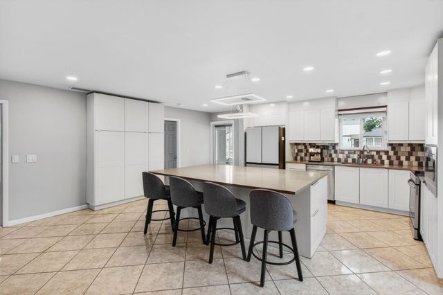 2388 Zeder Avenue, Delray Beach, FL 33444