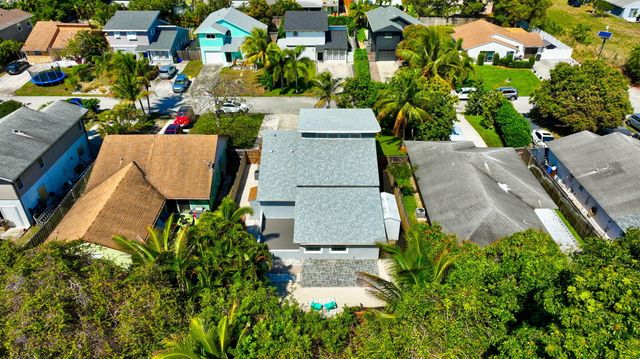 2388 Zeder Avenue, Delray Beach, FL 33444