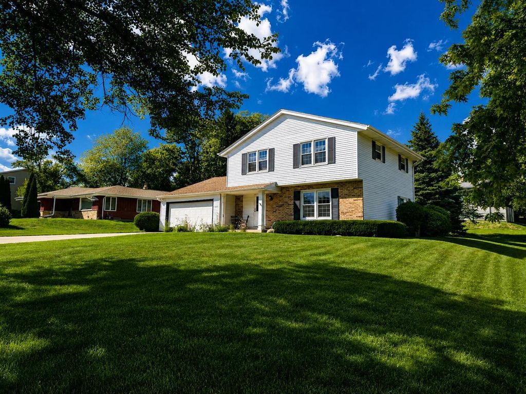 10600 W Monastery DRIVE, Franklin, WI 53132