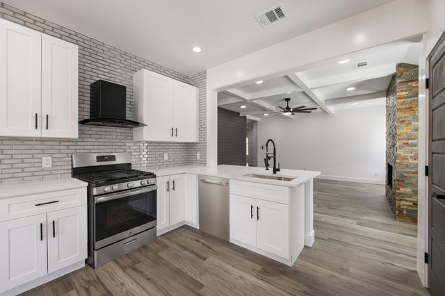 250 Kennedy Drive, Crowley, TX 76036