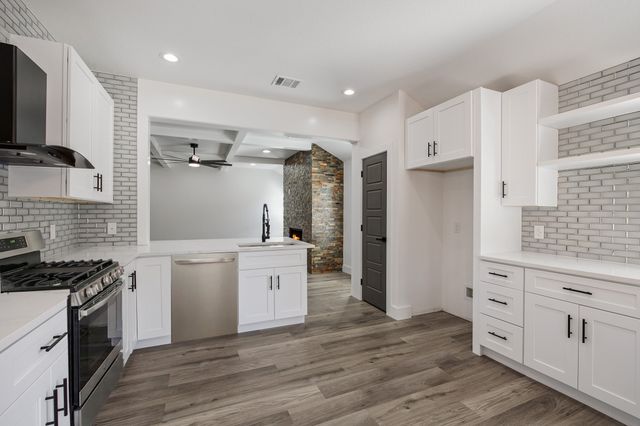 250 Kennedy Drive, Crowley, TX 76036