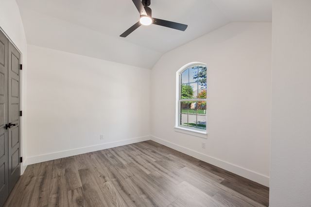 250 Kennedy Drive, Crowley, TX 76036