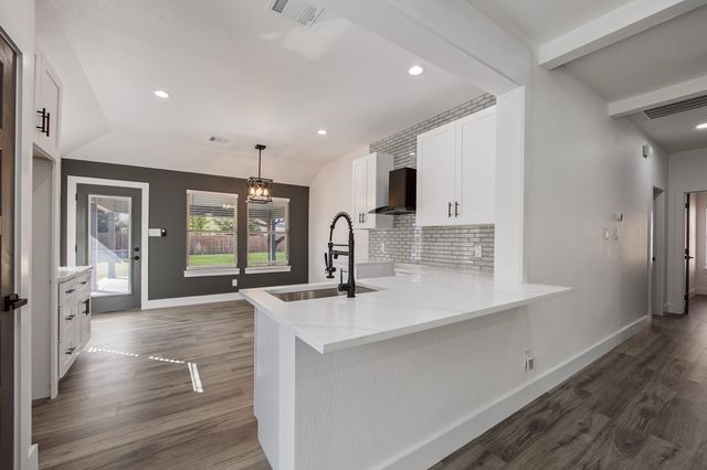 250 Kennedy Drive, Crowley, TX 76036