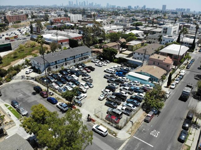 5530 La Mirada Avenue, Los Angeles, CA 90038