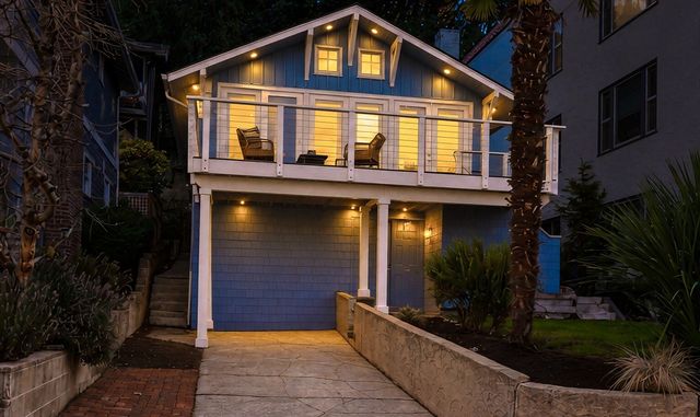 2242 Bonair Place SW, Seattle, WA 98116