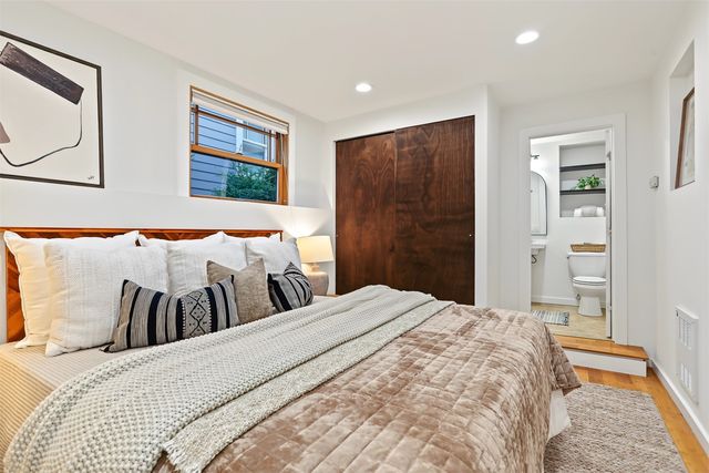 2242 Bonair Place SW, Seattle, WA 98116