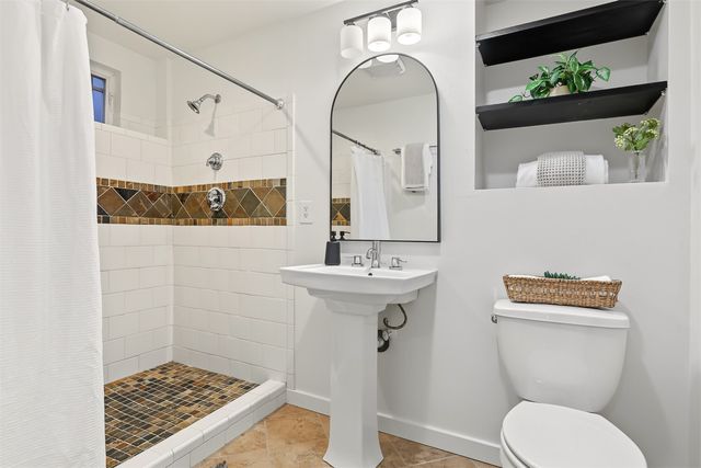 2242 Bonair Place SW, Seattle, WA 98116