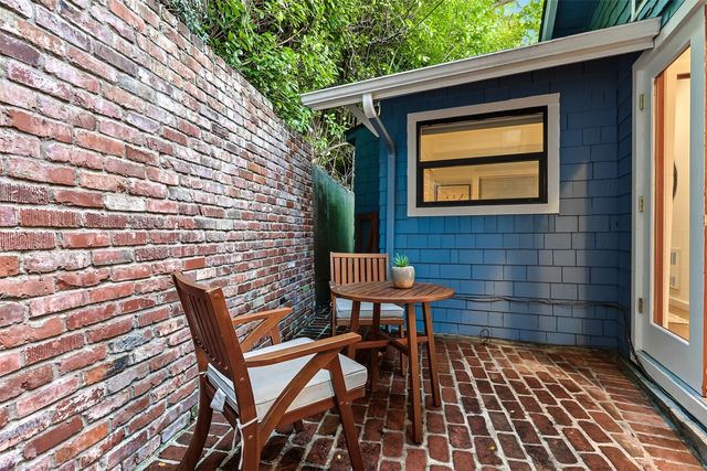 2242 Bonair Place SW, Seattle, WA 98116