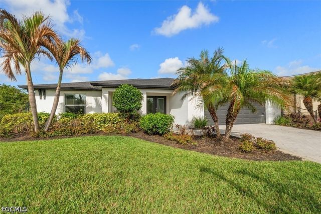 923 Alvin AVE, Lehigh Acres, FL 33971