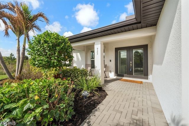 923 Alvin AVE, Lehigh Acres, FL 33971