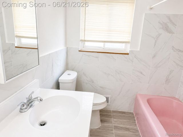 7140 Iowa Street, Detroit, MI 48212