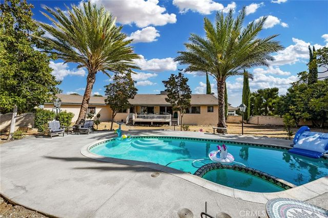 2421 Cliff Road, Upland, CA 91784