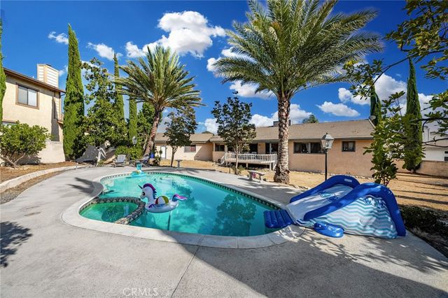 2421 Cliff Road, Upland, CA 91784