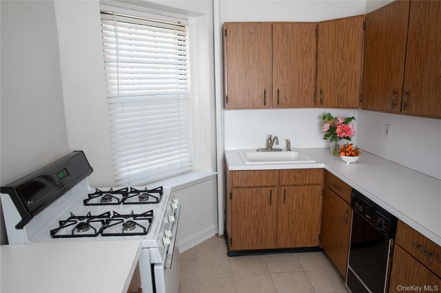 178 Garth Road 1J, Scarsdale, NY 10583