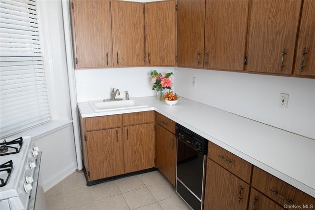 178 Garth Road 1J, Scarsdale, NY 10583