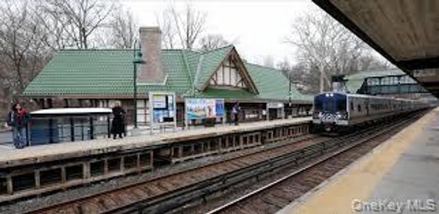 178 Garth Road 1J, Scarsdale, NY 10583