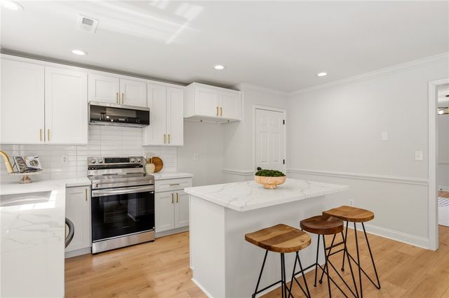 52 Uneeda Drive, Greenville, SC 29605