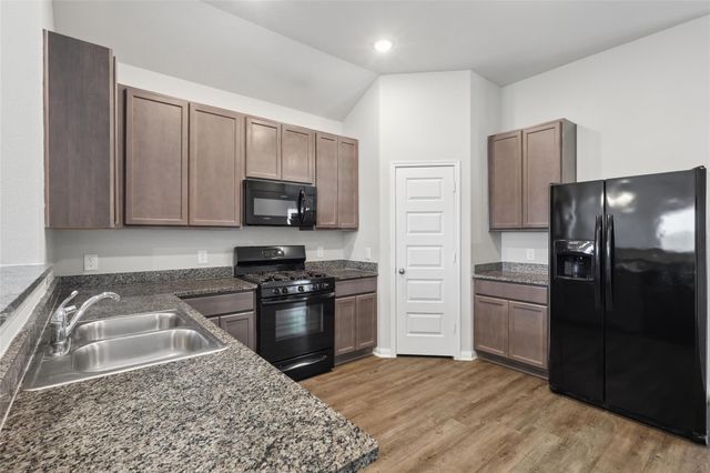 111 Tejas Village Parkway, Beasley, TX 77417