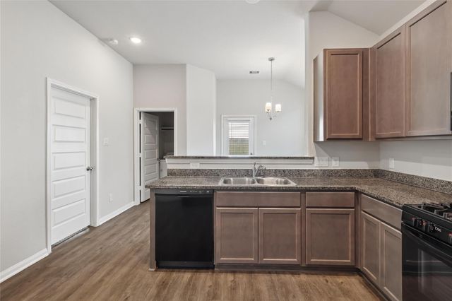 111 Tejas Village Parkway, Beasley, TX 77417