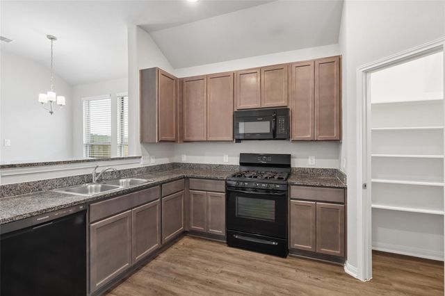 111 Tejas Village Parkway, Beasley, TX 77417