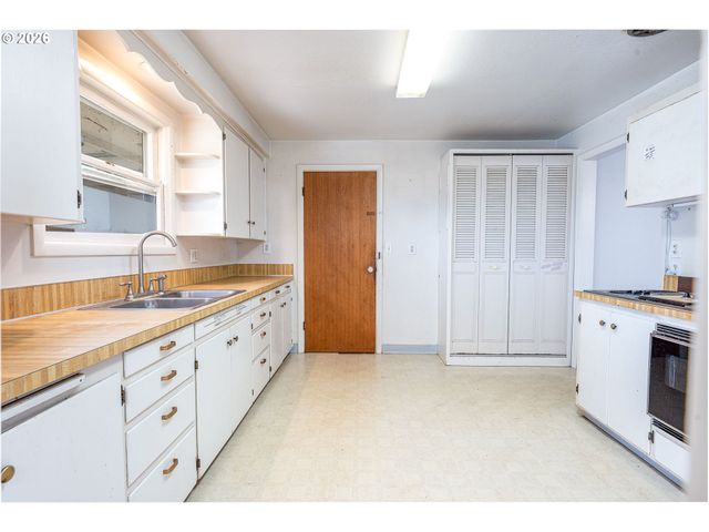 3775 HARLOW Rd, Eugene, OR 97401