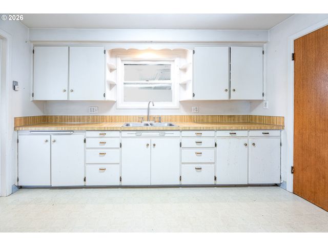 3775 HARLOW Rd, Eugene, OR 97401