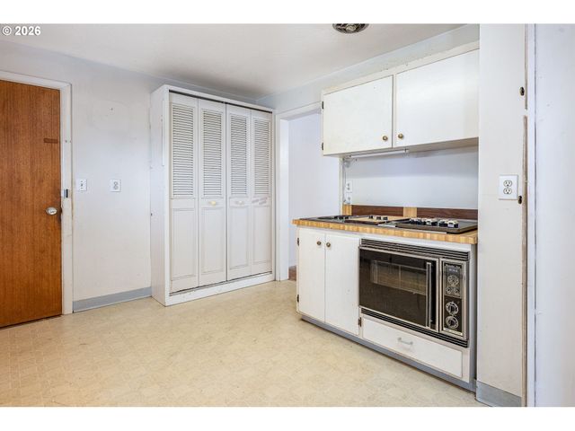 3775 HARLOW Rd, Eugene, OR 97401