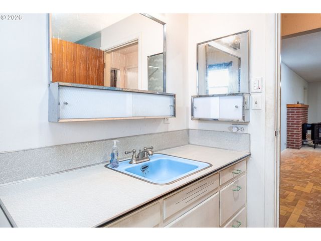 3775 HARLOW Rd, Eugene, OR 97401