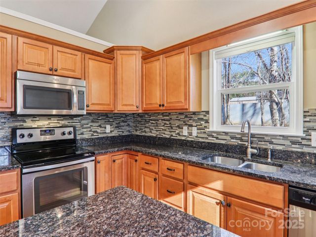 16 Southwood Drive, Weaverville, NC 28787